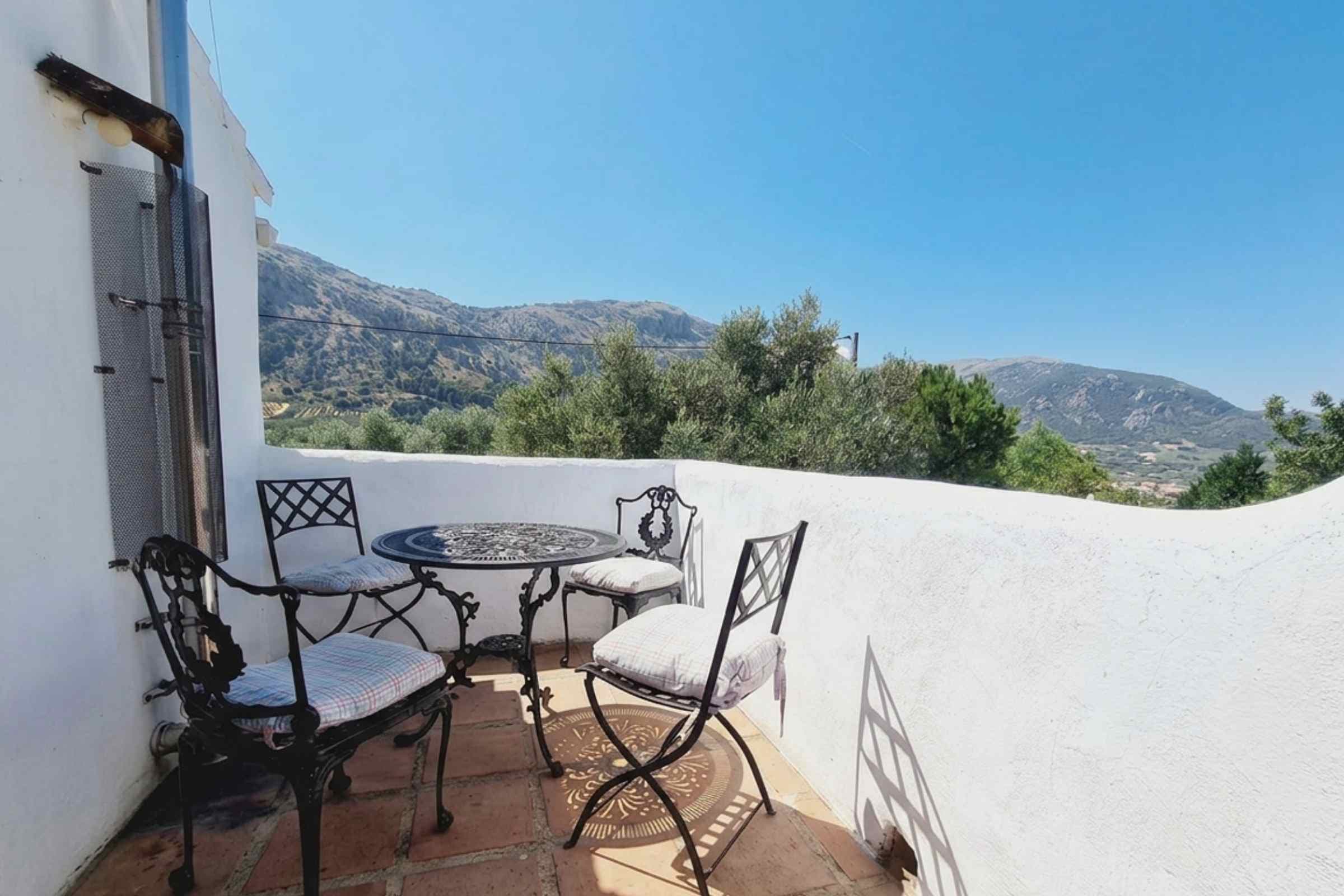 Balcony with seating and stunning mountain views.