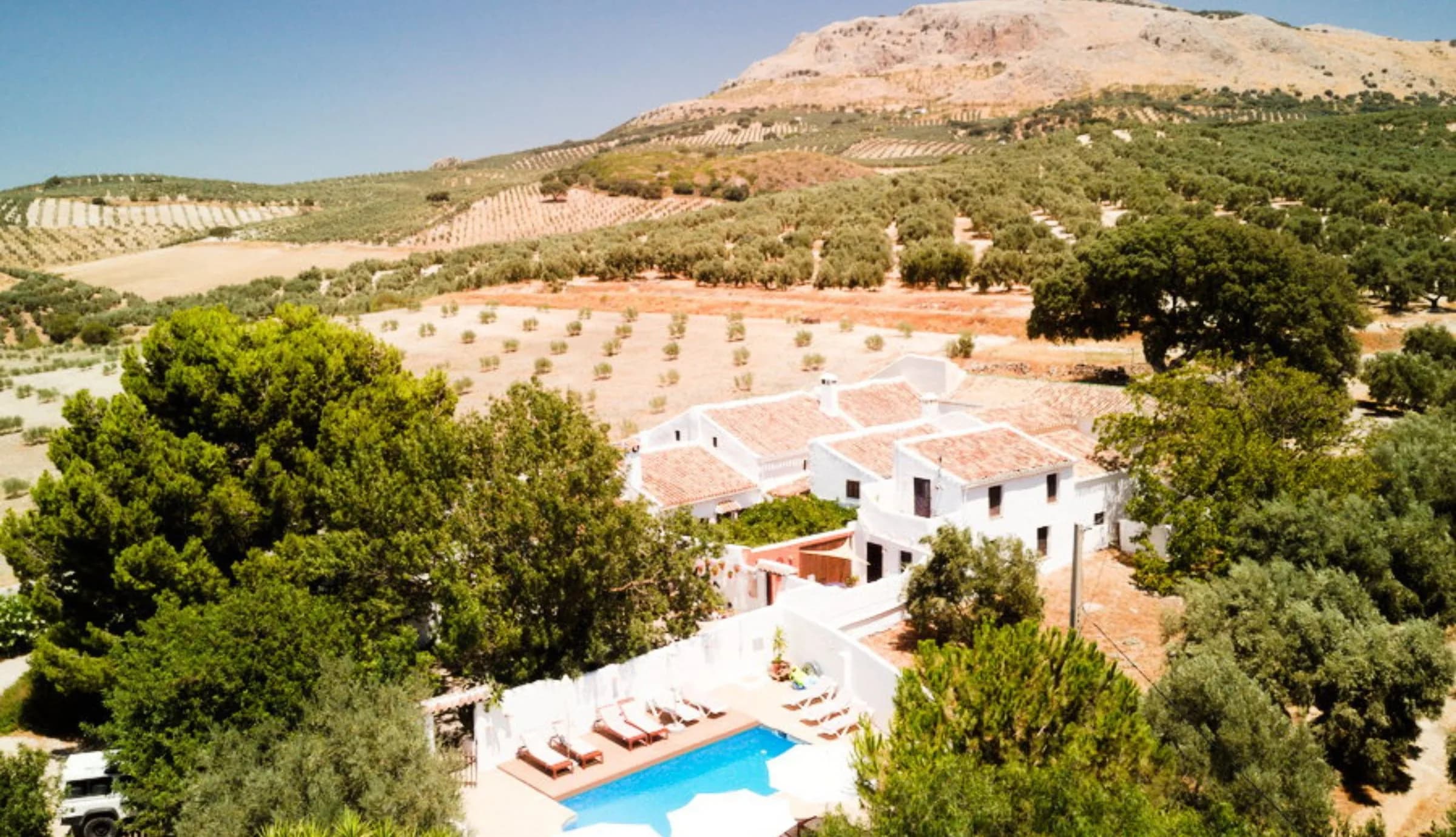 Swimming pool and cottages at Cortijo Los Lobos