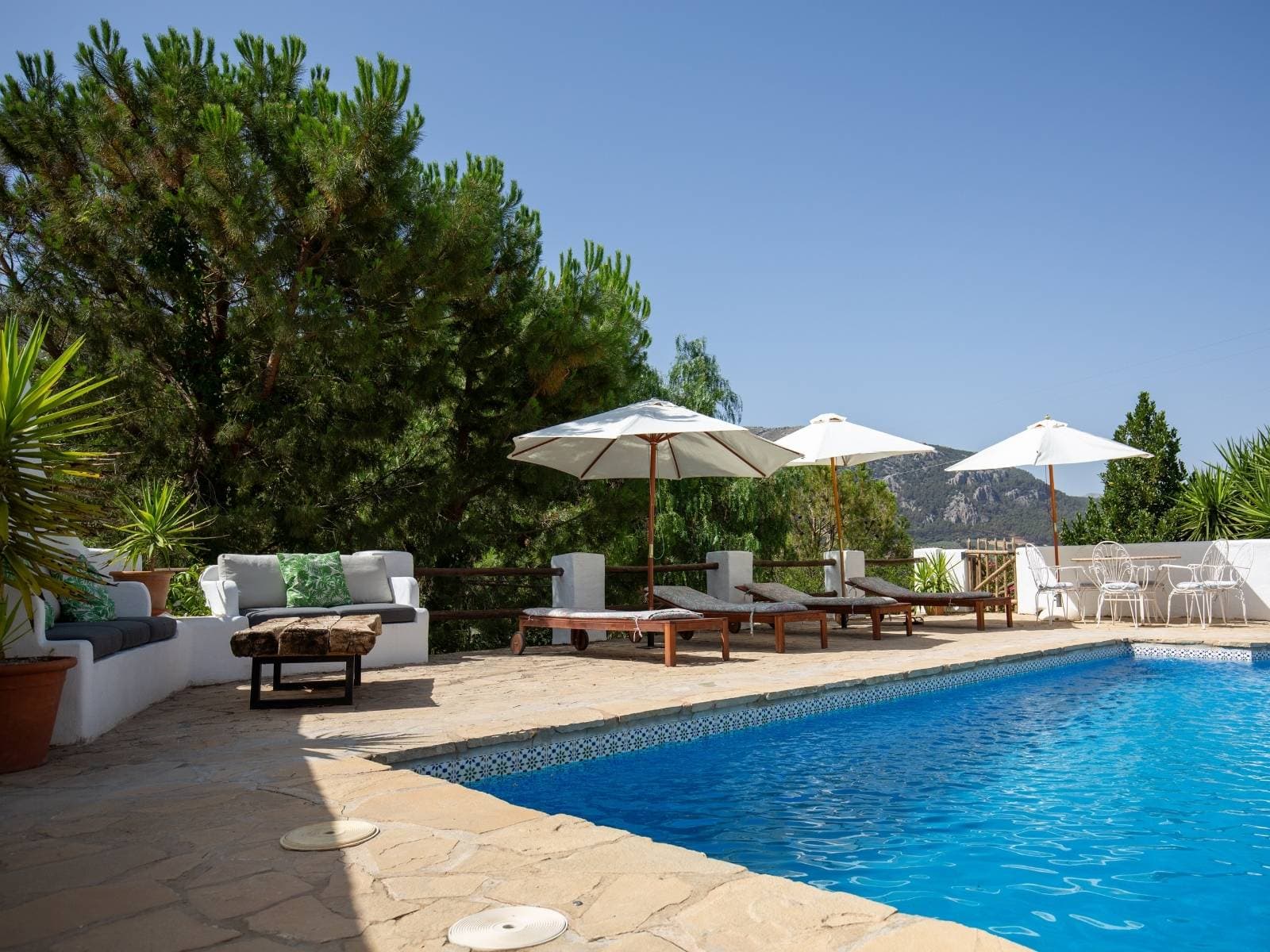 Shared pool area at Cortijo Los Lobos