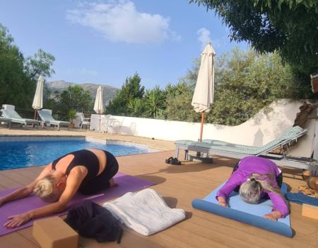yoga-at-the-pool
